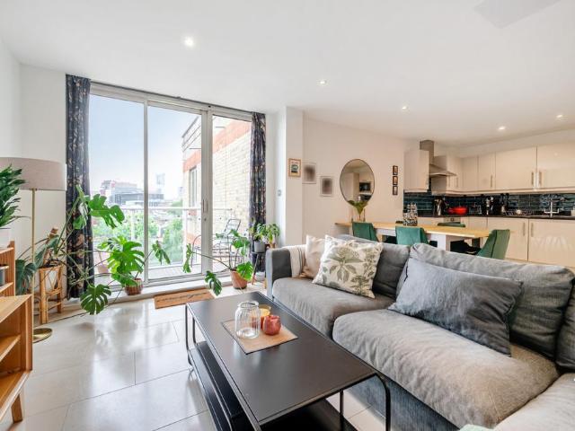 Flat for sale in The Borough, Greater London