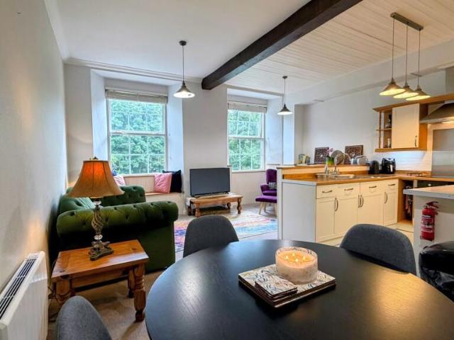 Flat for sale in Calton, Airton