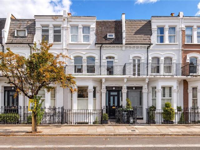 Flat for sale in Fulham, Greater London