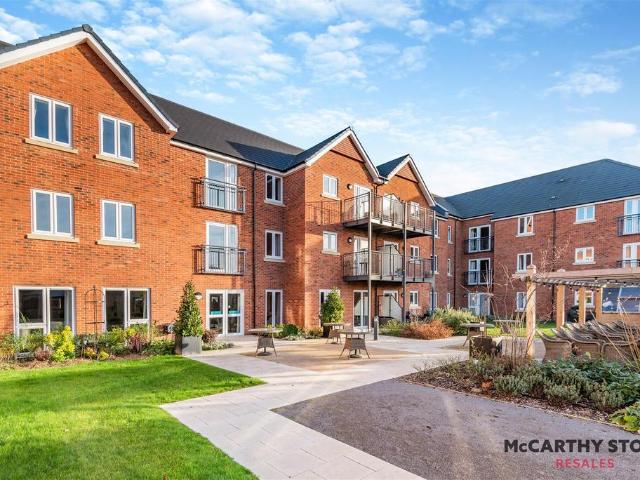 Flat for sale in Thatcham, West Berkshire