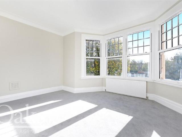 Flat for sale in Streatham, Greater London