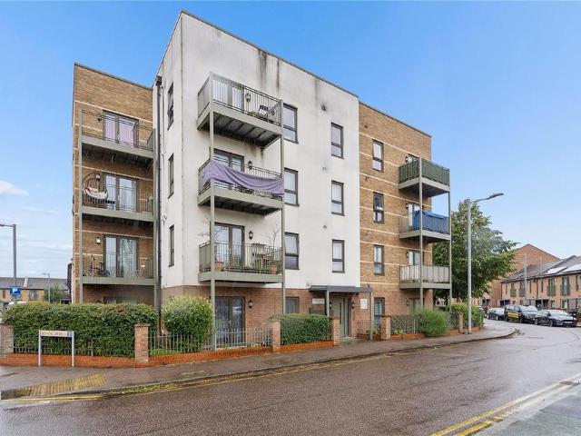 Flat for sale in Greater London