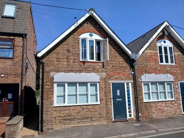 Flat for sale in Horsham, West Sussex