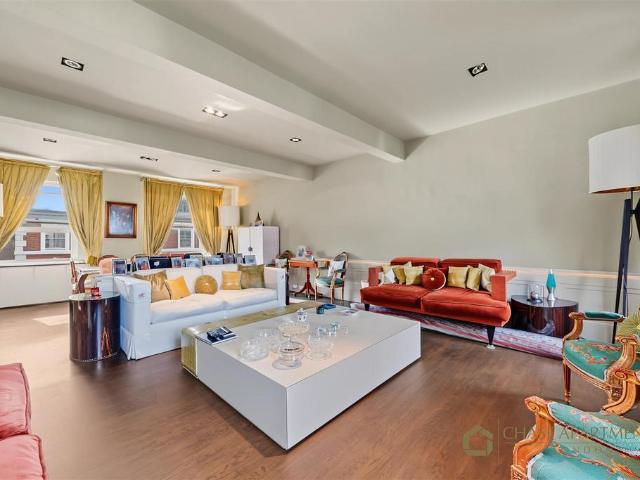 Flat for sale in Royal Borough of Kensington and Chelsea, Greater London