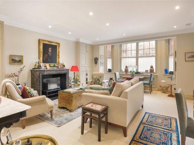 Flat for sale in Chelsea, Greater London