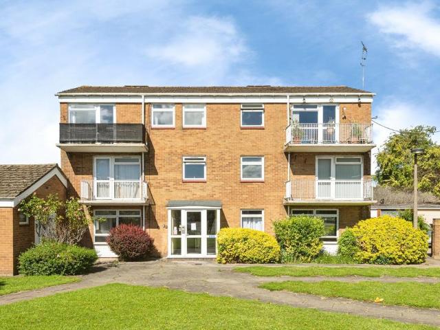 Flat for sale in Aylesbury, Buckinghamshire