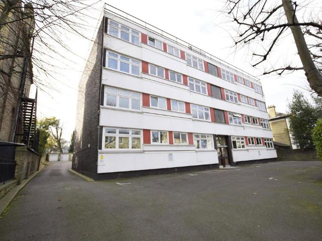 Flat for sale in Putney, Greater London