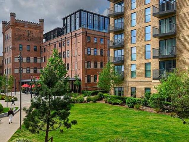 Flat for sale in Slough
