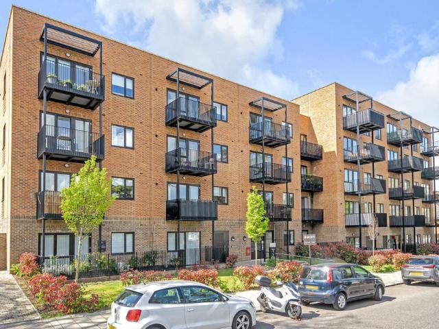 Flat for sale in London Borough of Lewisham, Lower Sydenham