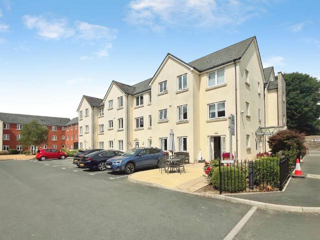 Flat for sale in Highworth, Swindon
