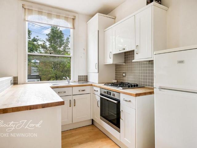 Flat for sale in West Hackney, Upper Clapton