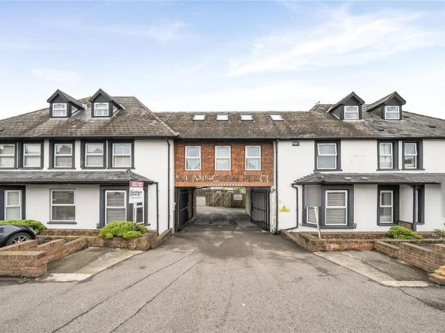 Flat for sale in Hawley, Monks Orchard