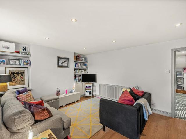 Flat for sale in Highbury, Greater London