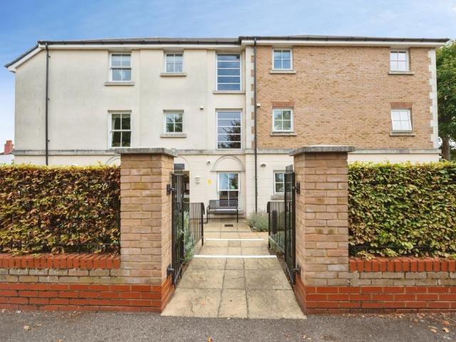 Flat for sale in Gravesend, Gravesham