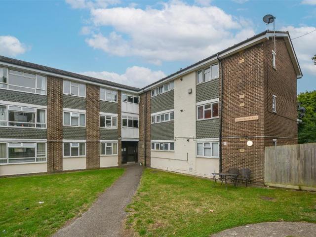 Flat for sale in Hutton, Navestock Side