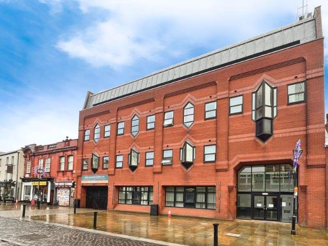Flat for sale in The Haulgh, Lee Bank