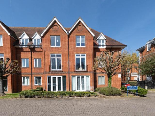 Flat for sale in Hertford, Colliers End