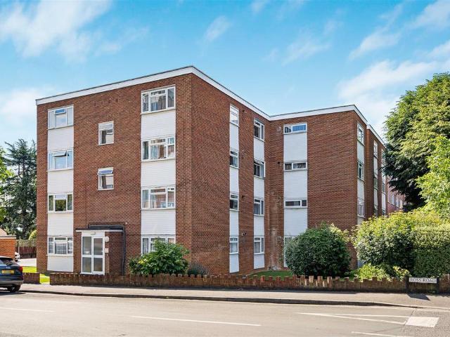 Flat for sale in Wallington, Greater London