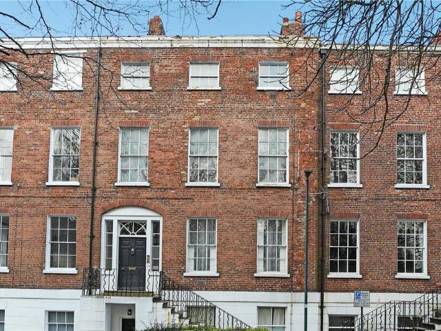 Flat for sale in Wrenthorpe, West Yorkshire