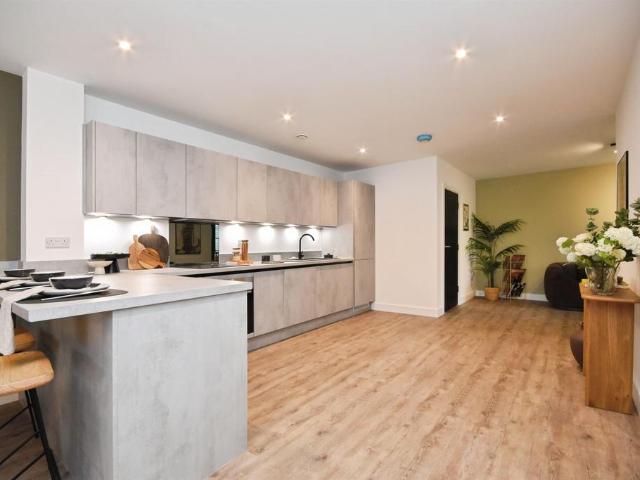 Flat for sale in Chipping Hill, Essex