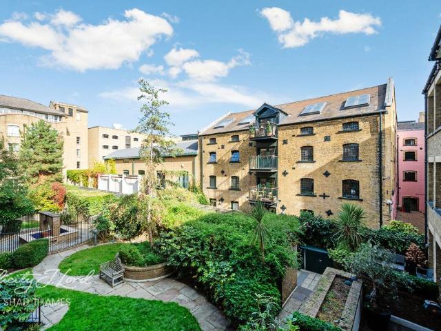 Flat for sale in Bermondsey, Greater London