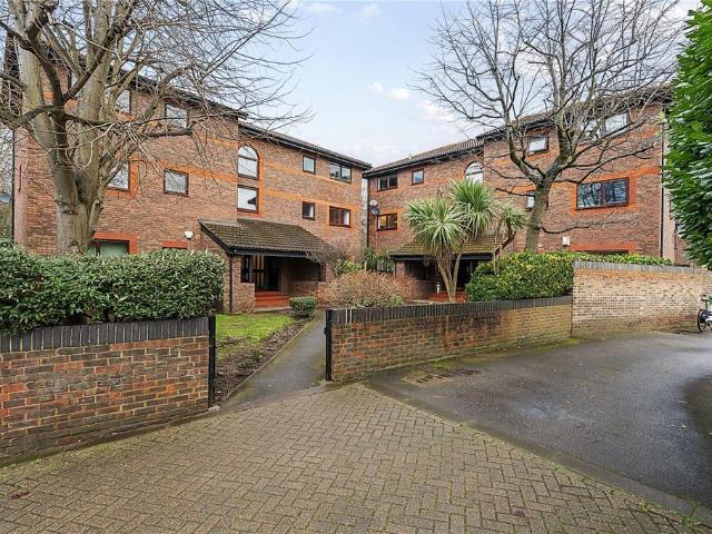 Flat for sale in Rotherhithe, Greater London