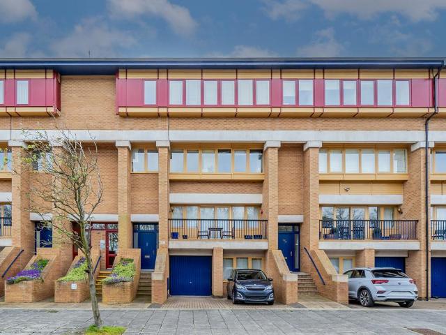 Flat for sale in Milton Keynes