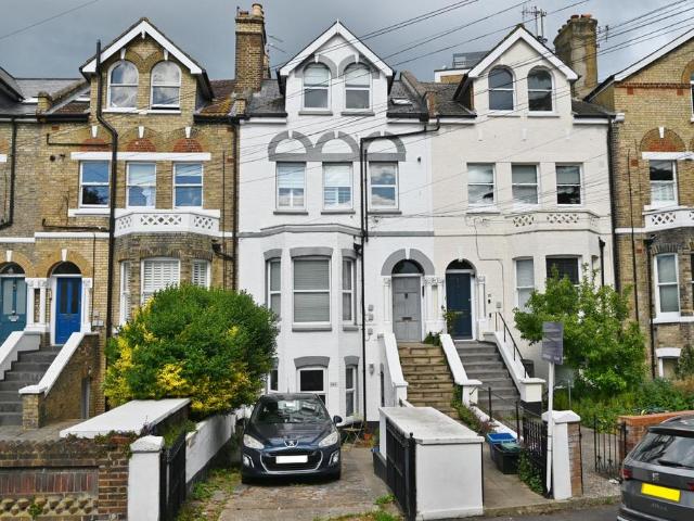 Flat for sale in St Margarets, Greater London