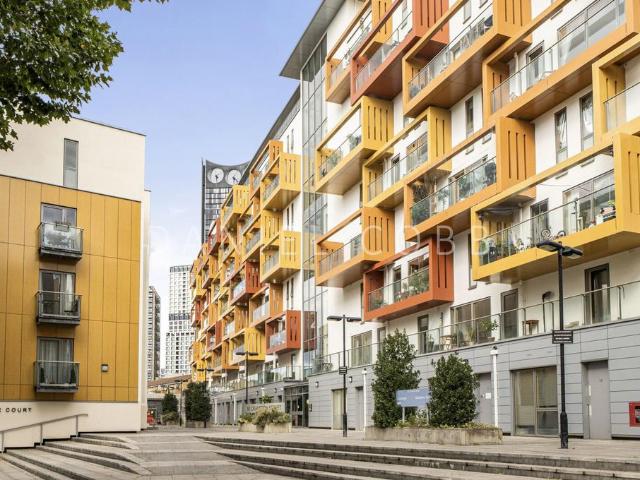 Flat for sale in Browning Estate, Greater London