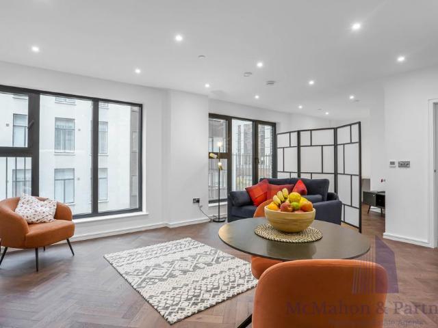Flat for sale in Aldgate, Lyons