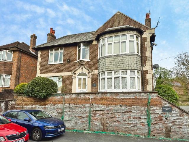 Flat for sale in Totteridge, Cressex