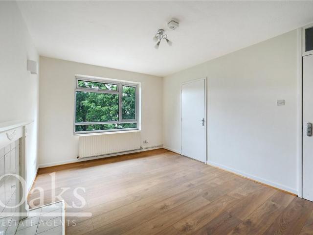 Flat for sale in London Borough of Croydon, South Norwood