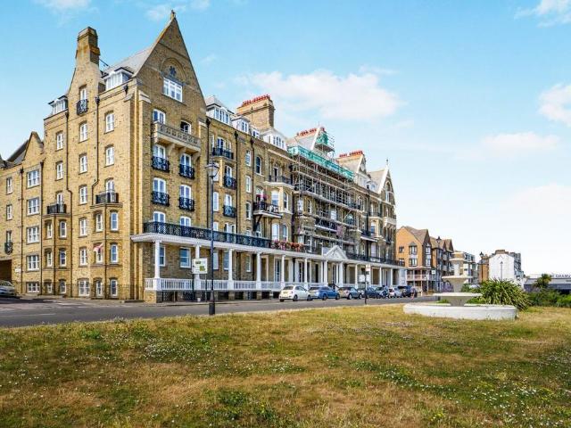 Flat for sale in East Cliff, Acol