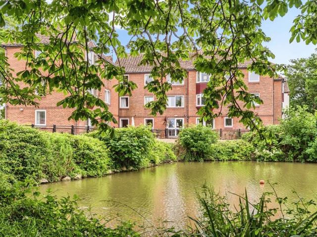 Flat for sale in Fishersgate, West Sussex