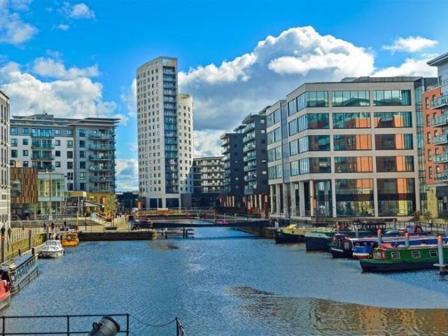 Flat for sale in Richmond Hill, West Yorkshire