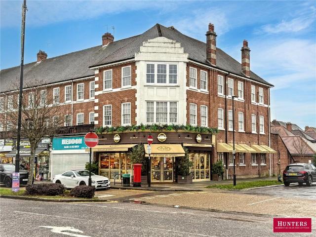 Flat for sale in Cockfosters, Greater London