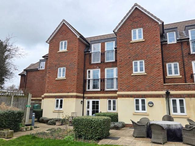 Flat for sale in Knebworth, King's Walden