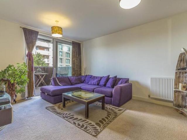 Flat for sale in Silvertown, Greater London