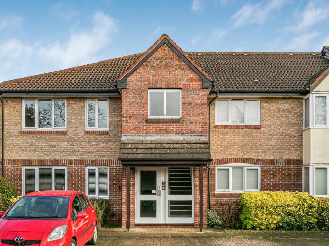 Flat for sale in Lower Halliford, Surrey