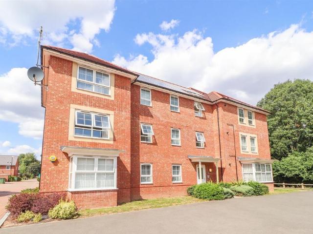 Flat for sale in Canley Gardens, West Midlands