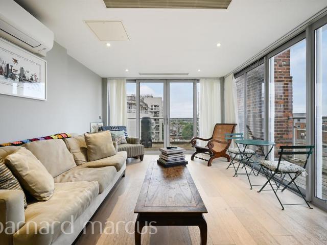Flat for sale in Putney, Greater London