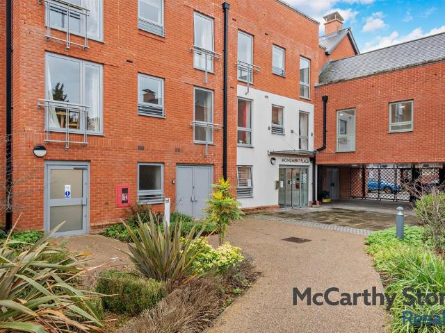 Flat for sale in Salisbury, Wiltshire