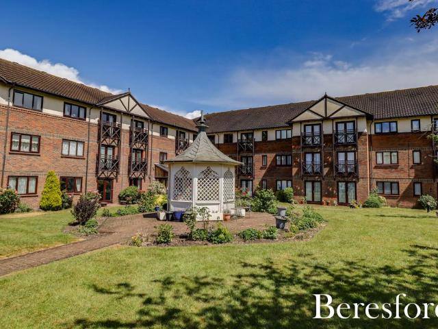 Flat for sale in Pilgrims' Hatch, Navestock Side
