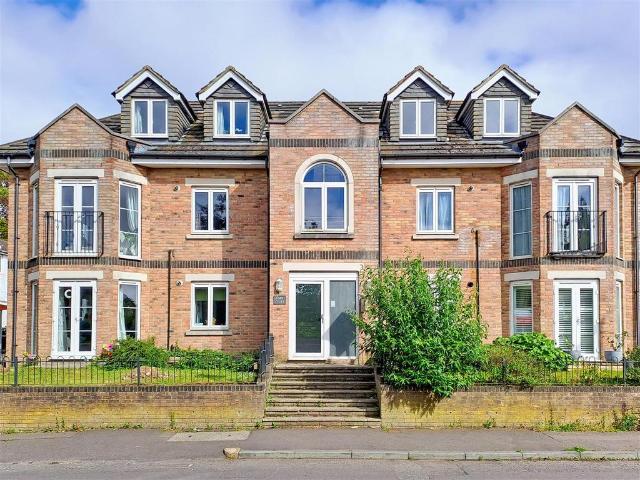 Flat for sale in Barnham and Eastergate, Clapham