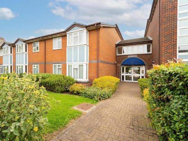 Flat for sale in Elstree and Borehamwood, Borehamwood