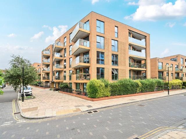 Flat for sale in Camberwell, Greater London