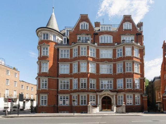 Flat for sale in Chelsea, Greater London