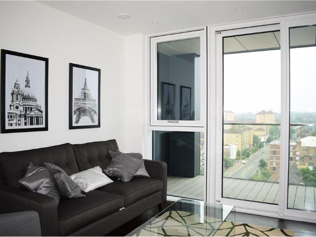 Flat for sale in Vauxhall, Greater London