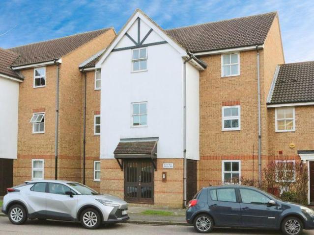 Flat for sale in Slough