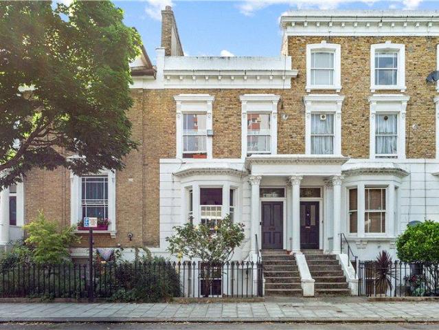 Flat for sale in Stockwell, Greater London
